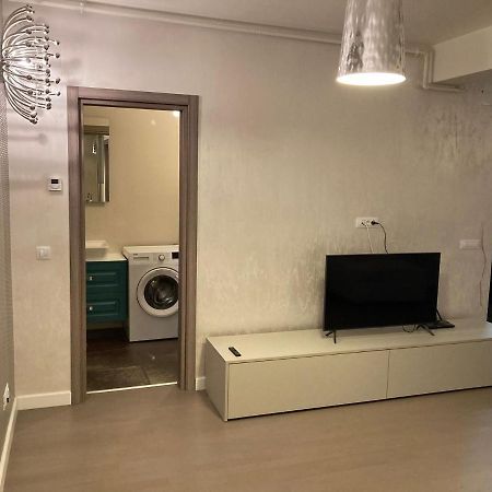 Naty'S Apartament Lägenhet Bukarest Exteriör bild